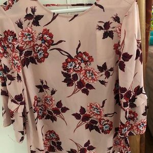 Beautiful pink flowered flowing top,very pretty !